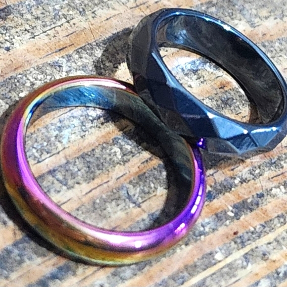 2 piece set: Holographic and Textured Rings - Picture 2 of 3